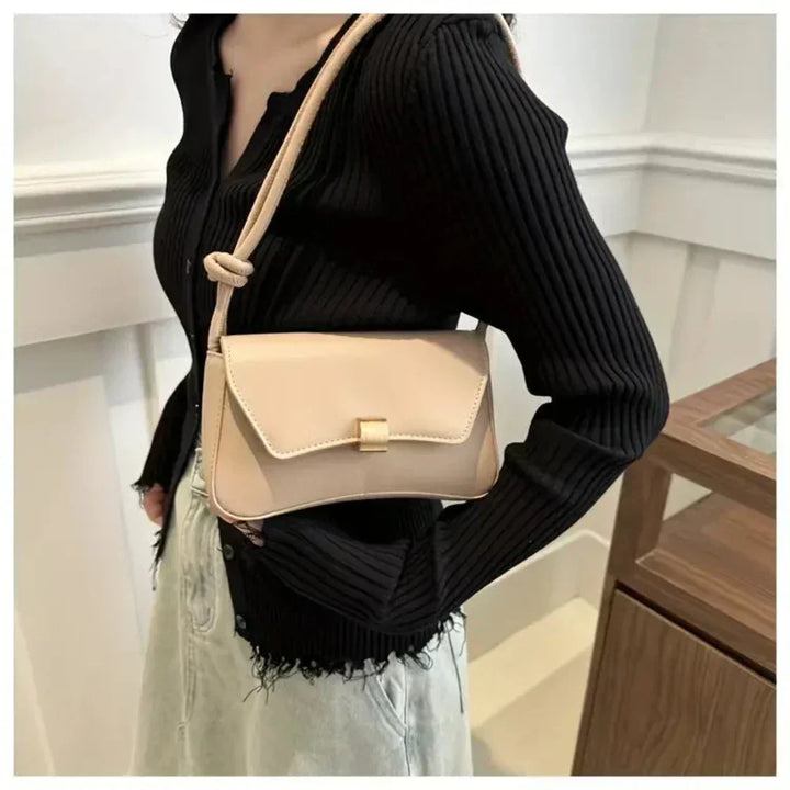 Daphne | Retro-Inspired Shoulder Bag