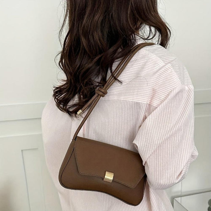 Daphne | Retro-Inspired Shoulder Bag
