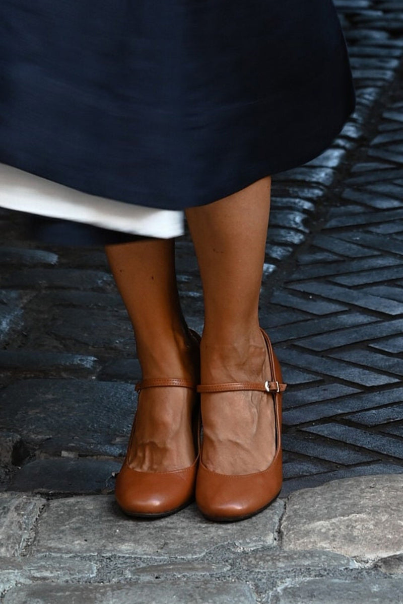 Caella™ | Elegant sandals with straps and compact heel, perfect for any occasion