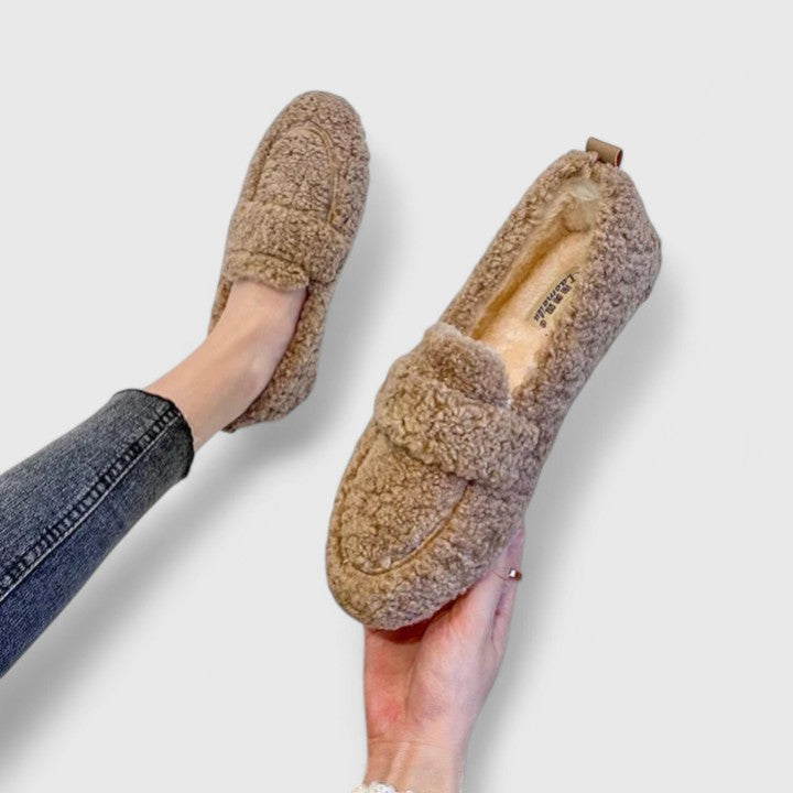 Elodie™ Luxe Lambswool Slippers – Warm & Non-Slip