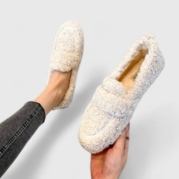 Elodie™ Luxe Lambswool Slippers – Warm & Non-Slip