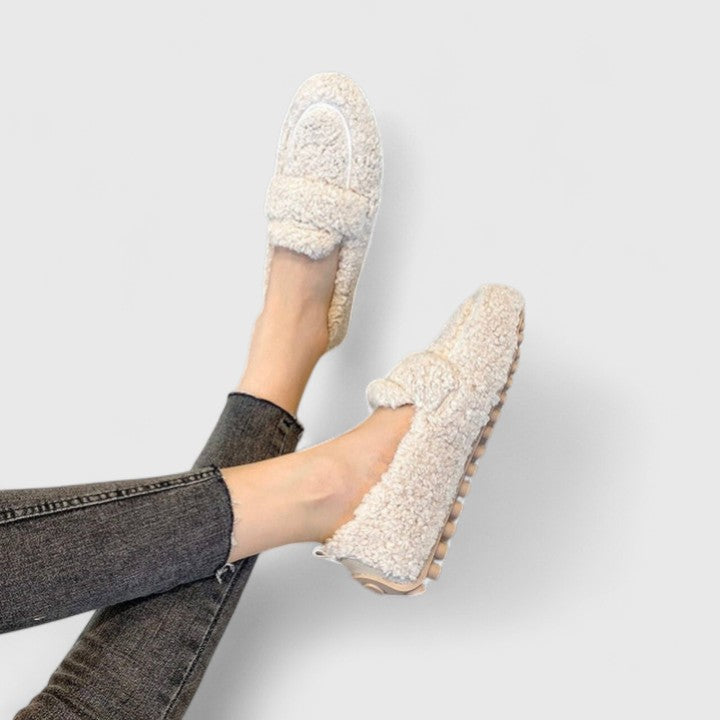 Elodie™ Luxe Lambswool Slippers – Warm & Non-Slip