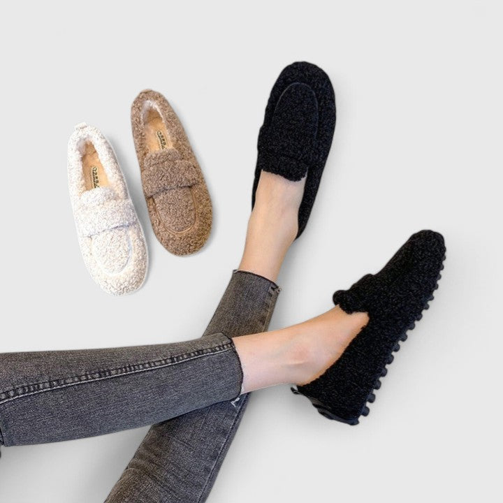 Elodie™ Luxe Lambswool Slippers – Warm & Non-Slip