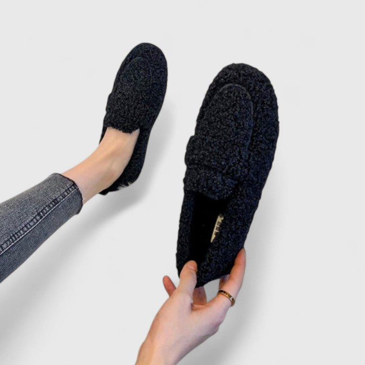 Elodie™ Luxe Lambswool Slippers – Warm & Non-Slip